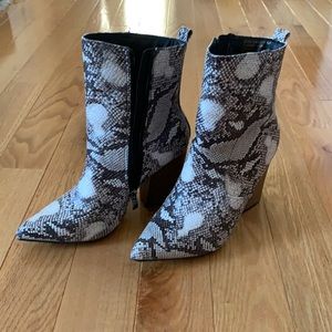 Faux snake print boots 7.5